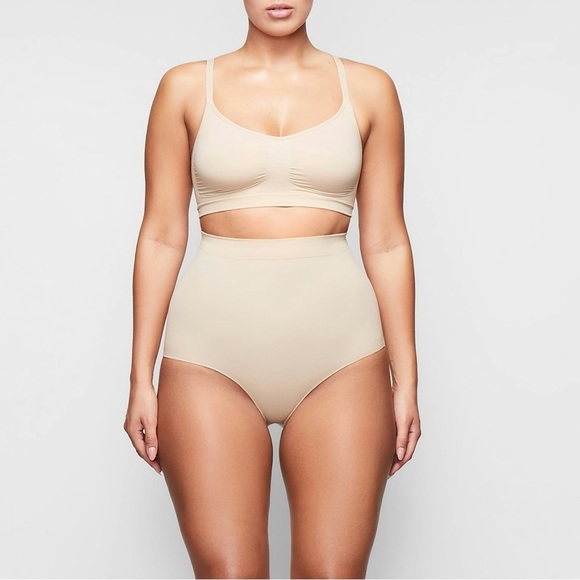 Skims seamless sculpt bralette color mica size M - Picture 4 of 4